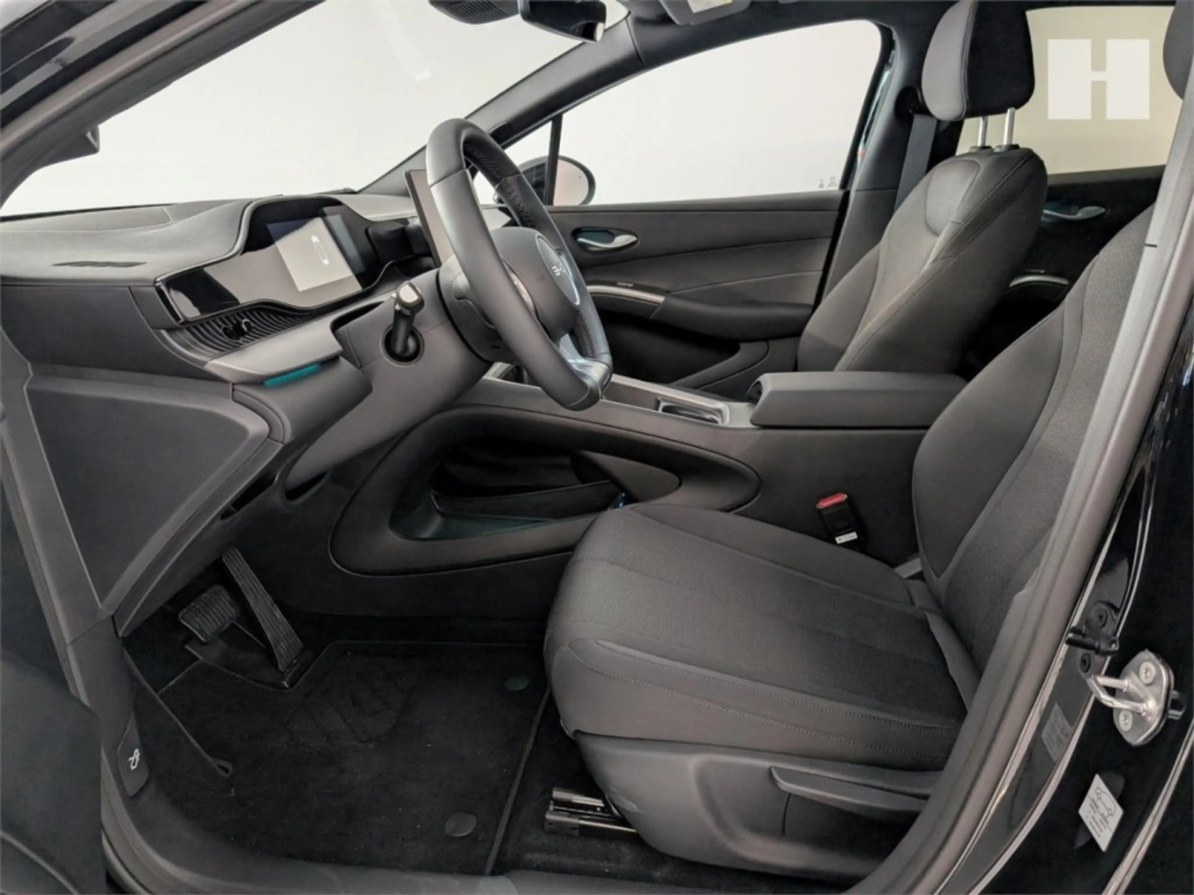 BYD Dolphin G DM-i Boost — photo 11