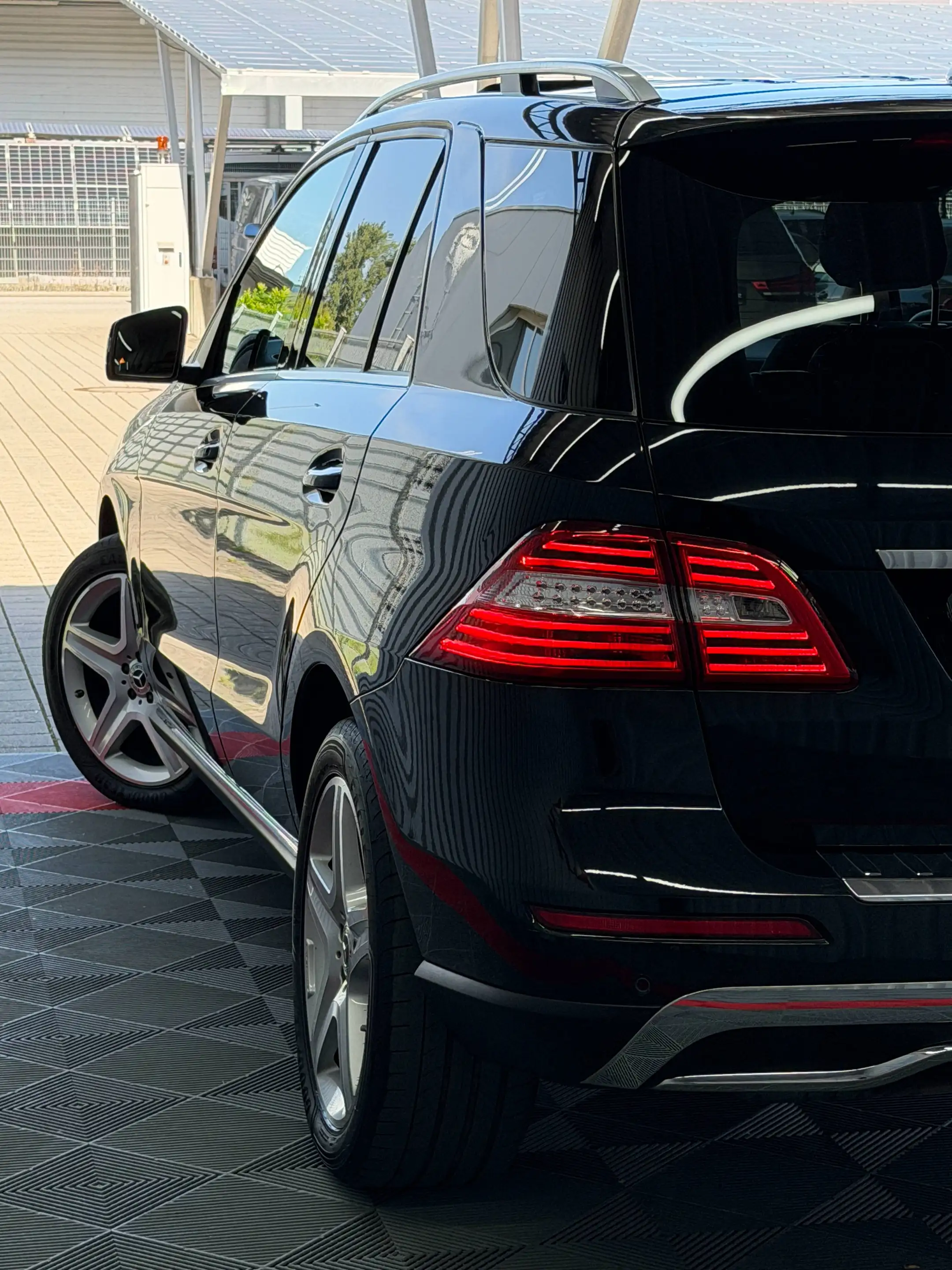 Mercedes-Benz ML 350 ML350CDI BlueTec 4Matic AMG 360 H&K AHK S-Dach Airmatic FahrAss — photo 12