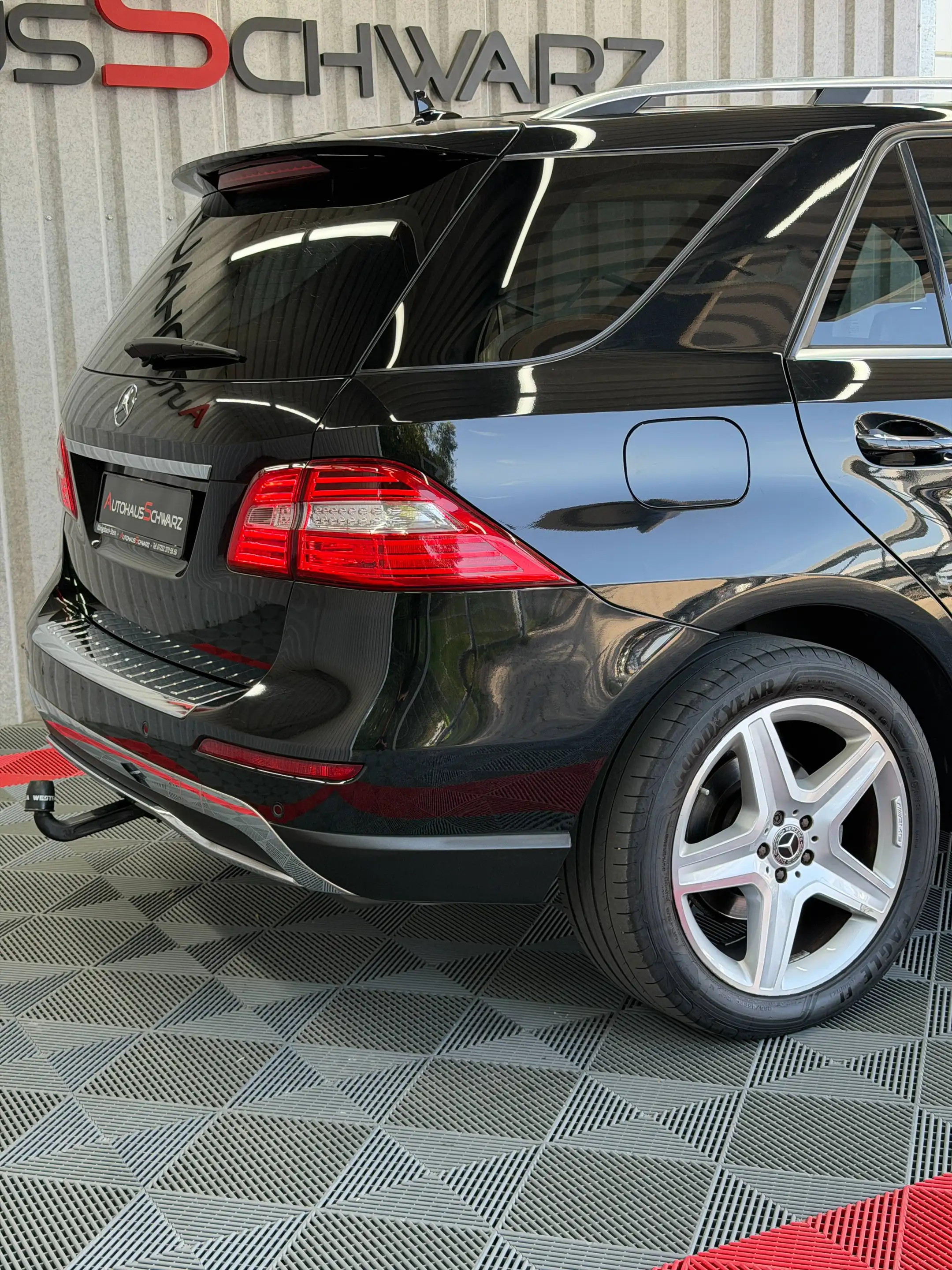 Mercedes-Benz ML 350 ML350CDI BlueTec 4Matic AMG 360 H&K AHK S-Dach Airmatic FahrAss — photo 11