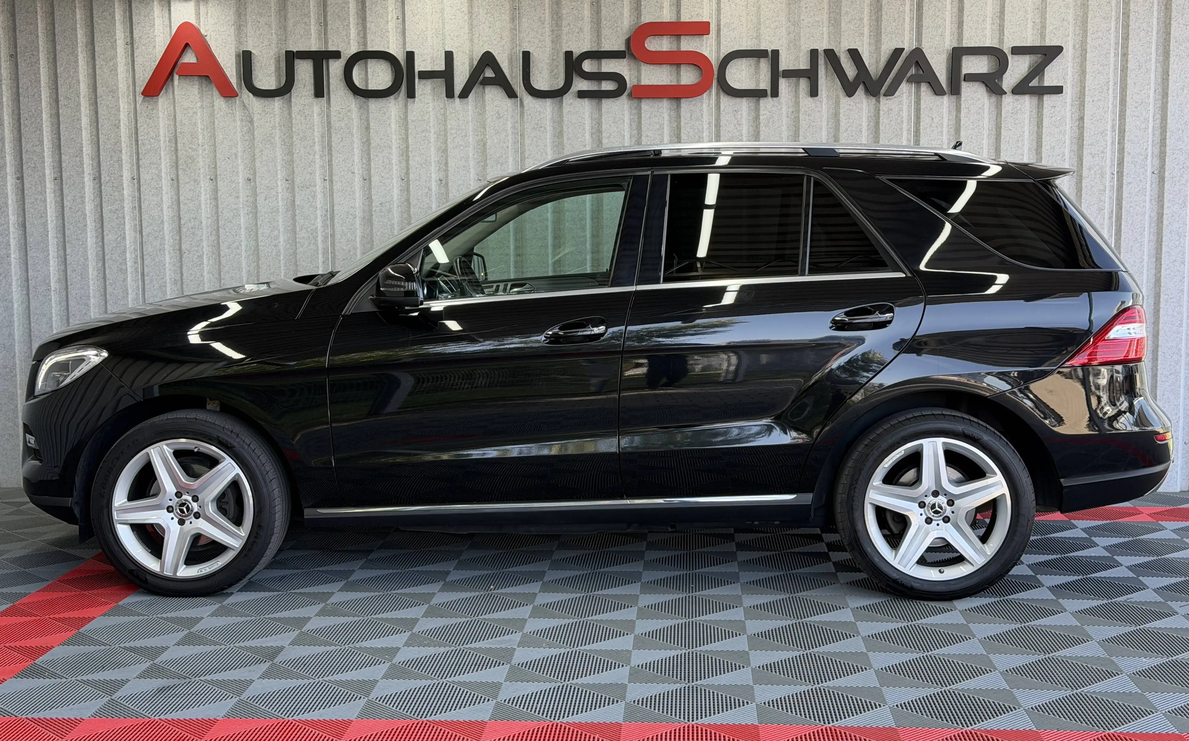 Mercedes-Benz ML 350 ML350CDI BlueTec 4Matic AMG 360 H&K AHK S-Dach Airmatic FahrAss — photo 4