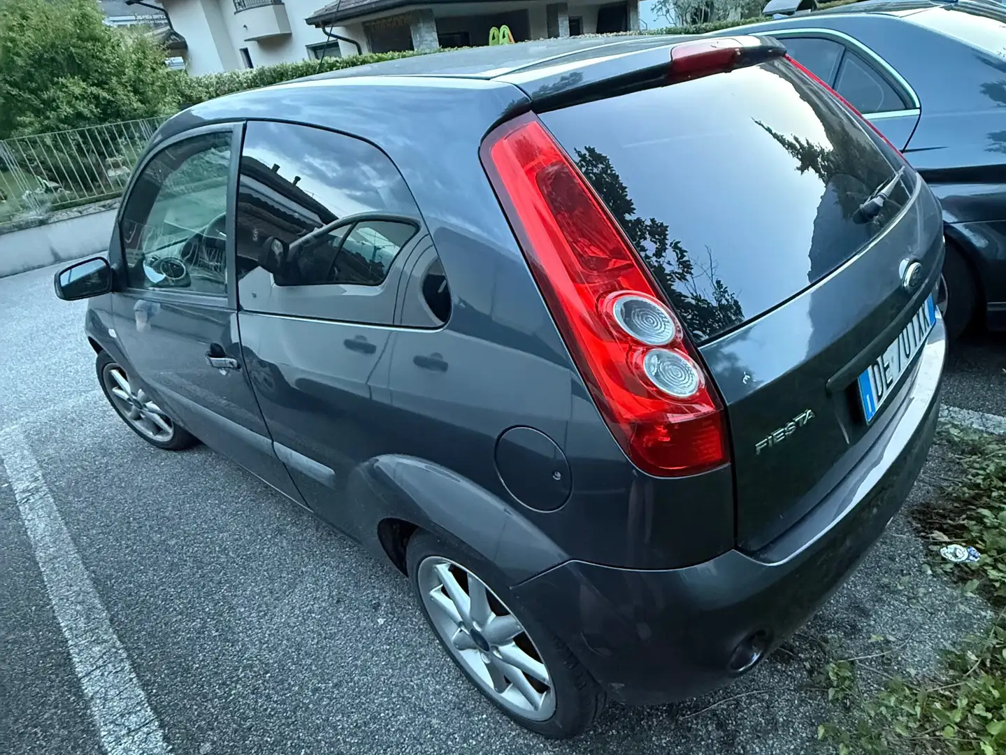 Ford Fiesta Fiesta V 2006 3p 1.4 tdci Titanium Grigio - 2