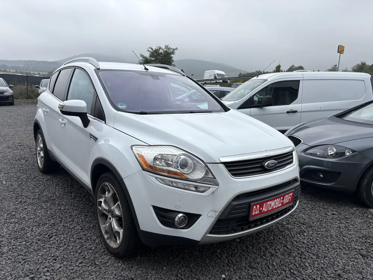 Ford Kuga Titanium-INDIVIDUAL-4X4 2.5 Benziner Weiß - 1