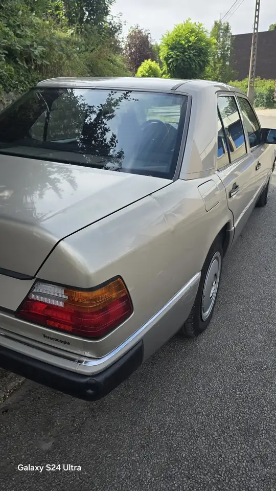 Mercedes-Benz 230, foto 3