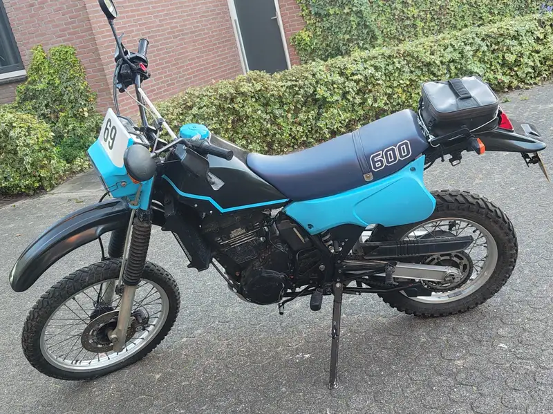 Kawasaki KLR 600 - foto 3
