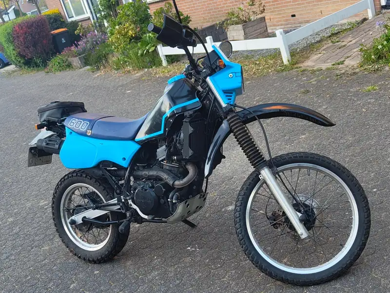 Kawasaki KLR 600 - foto 2