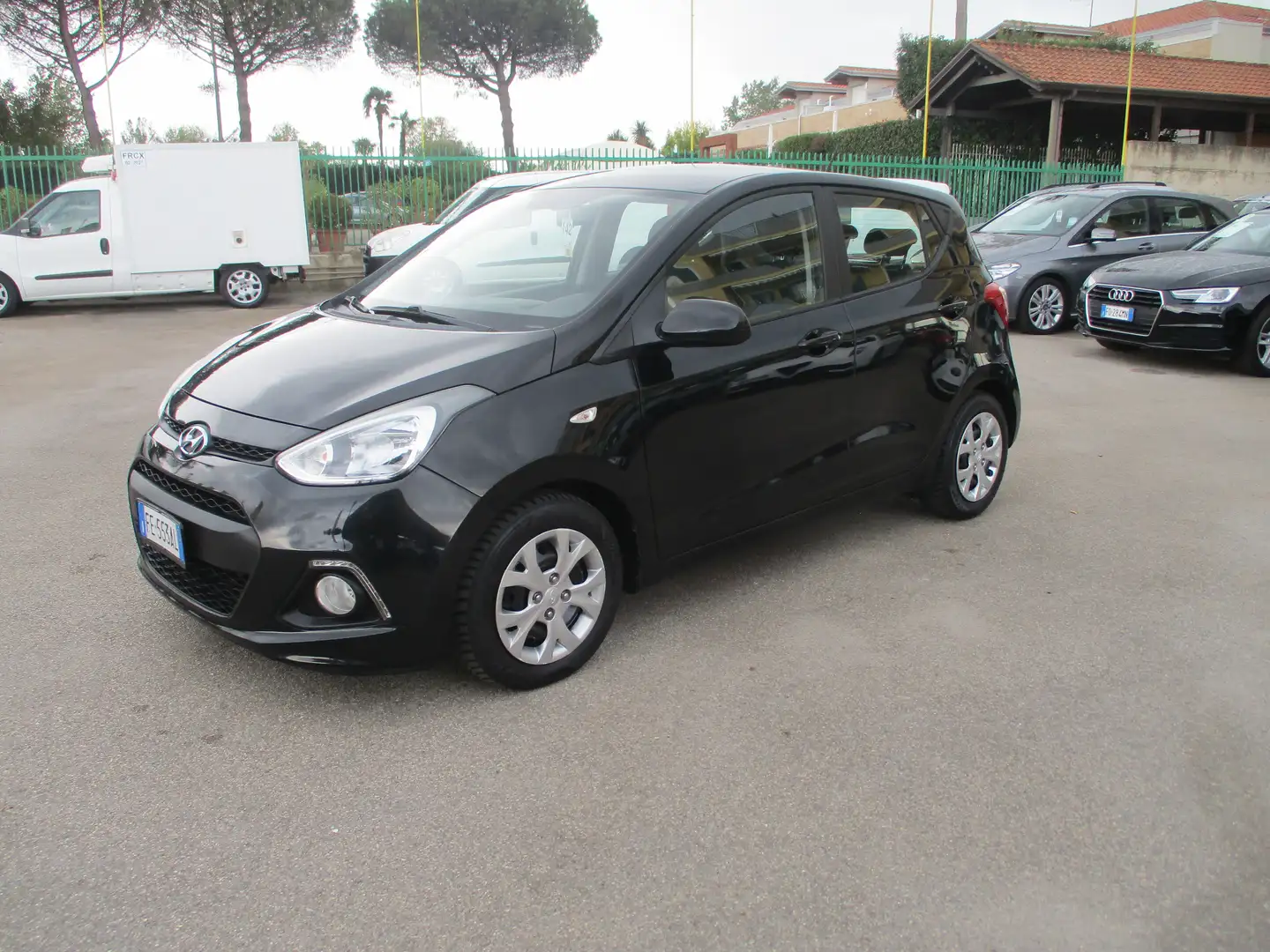 Hyundai i10 i10 1.0 BENZINA EURO 6 SOUND EDITION Noir - 1