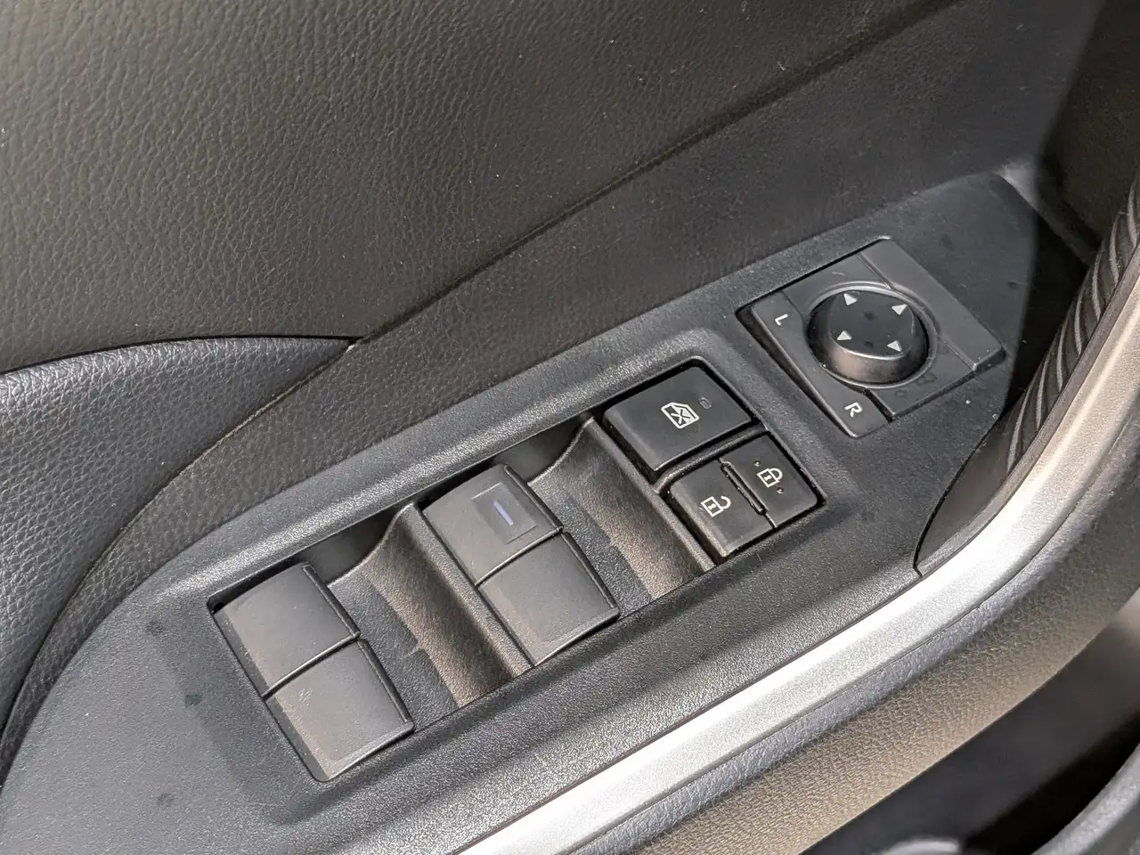 Toyota RAV 4 photo Toyota RAV 4