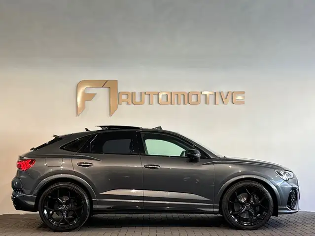 Audi RS Q3 view 11