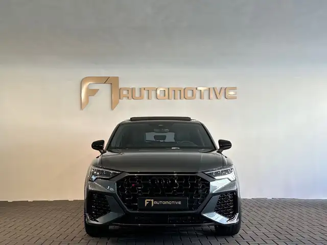 Audi RS Q3 view 8