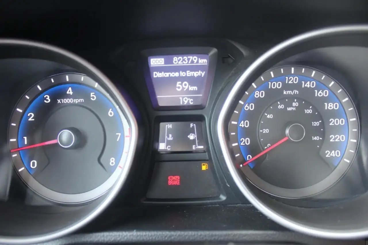 Hyundai ELANTRA снимка Hyundai ELANTRA