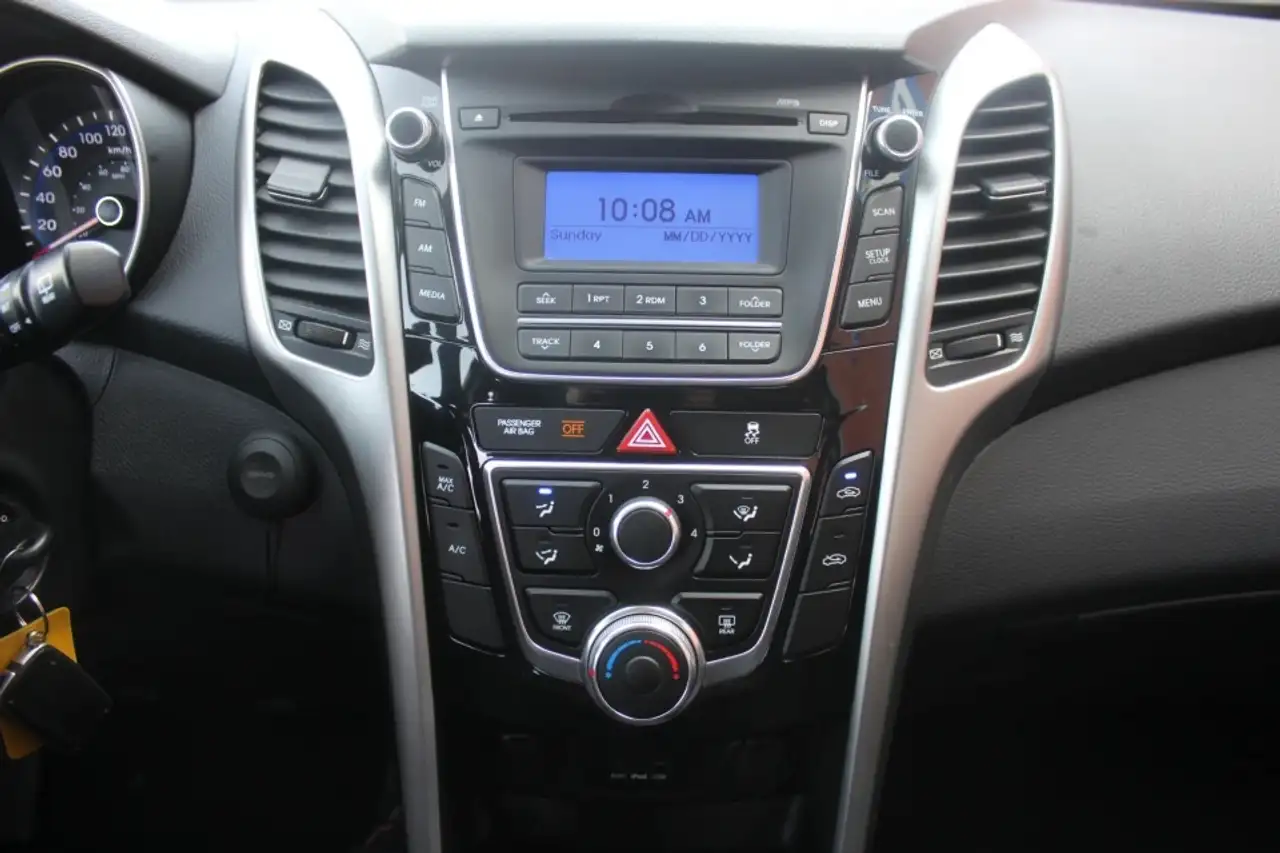 Hyundai ELANTRA снимка Hyundai ELANTRA