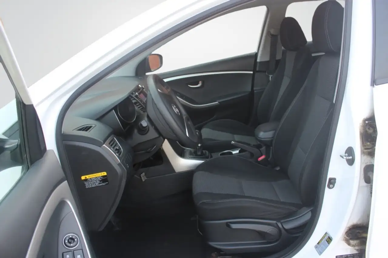 Hyundai ELANTRA снимка Hyundai ELANTRA