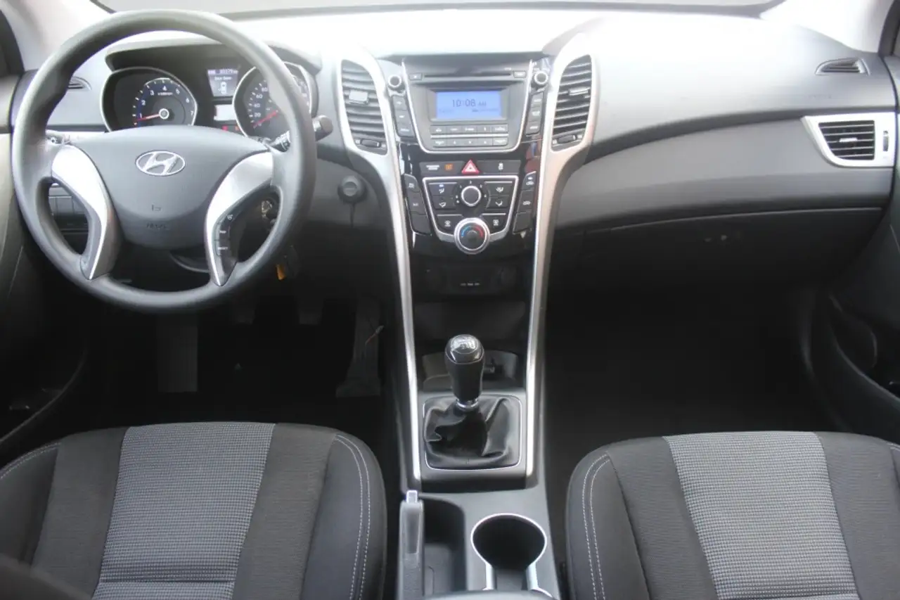 Hyundai ELANTRA снимка Hyundai ELANTRA