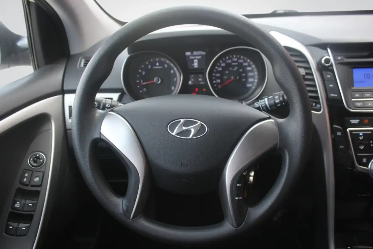 Hyundai ELANTRA снимка Hyundai ELANTRA