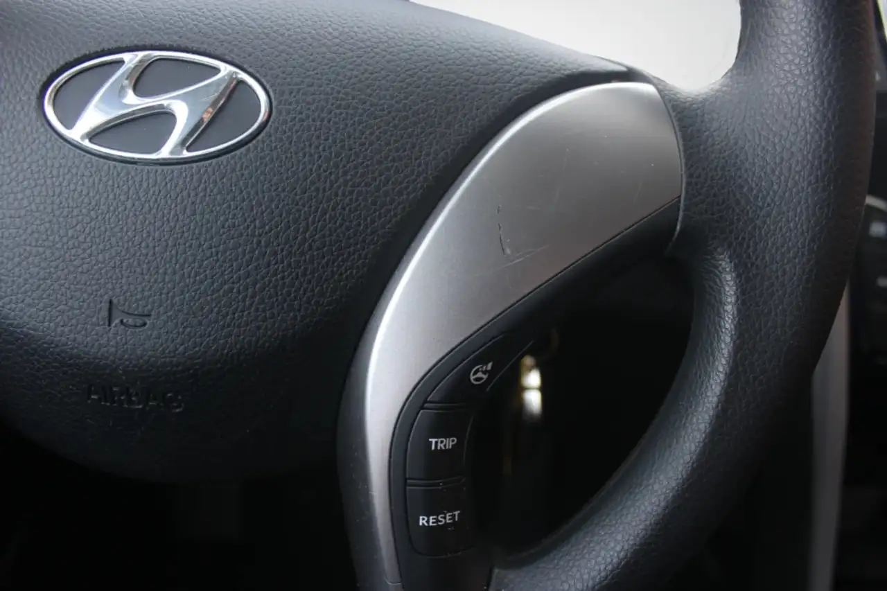 Hyundai ELANTRA снимка Hyundai ELANTRA