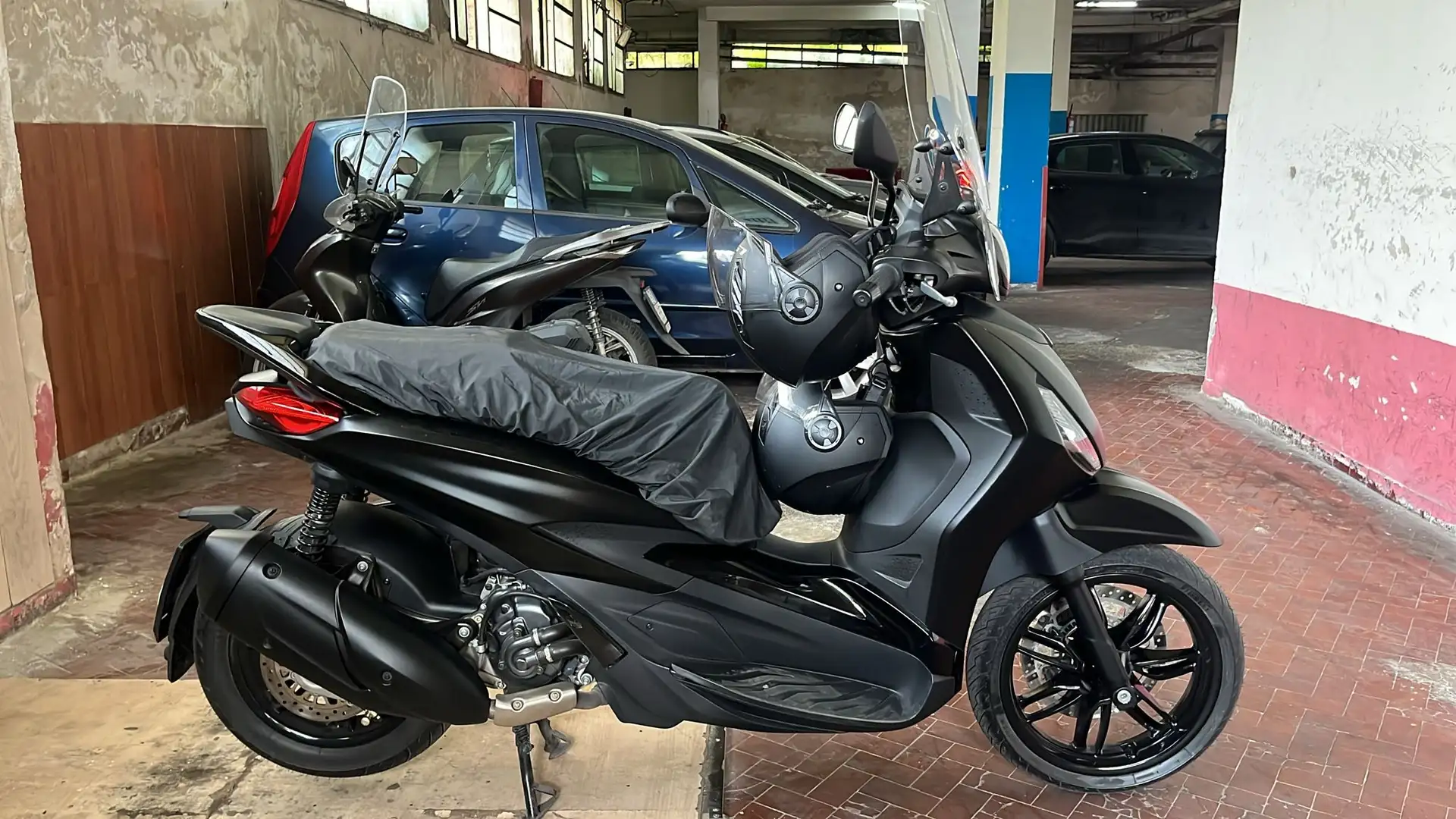 Piaggio Beverly 300 deep black - 1