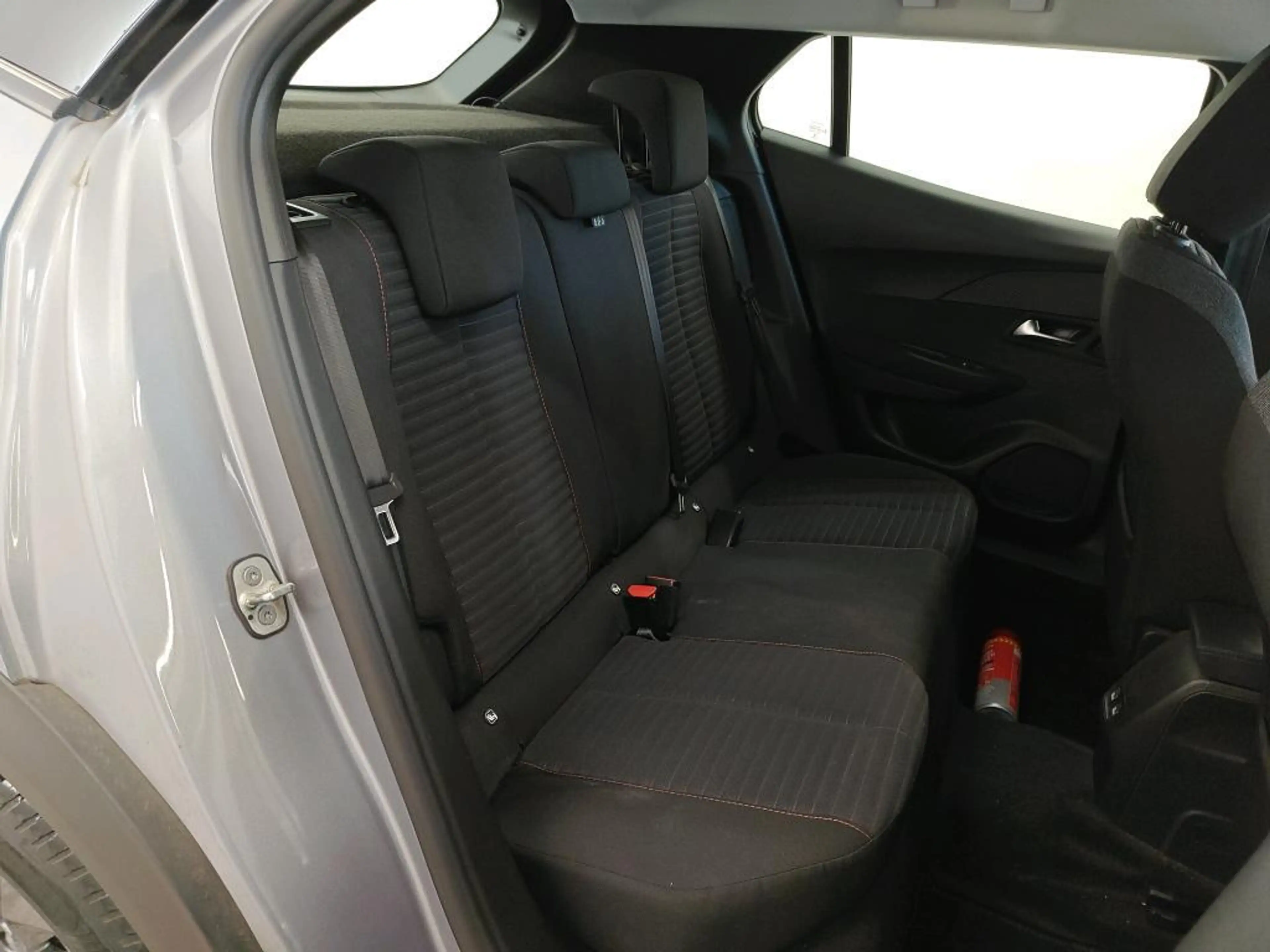 Peugeot e-2008 EV ACTIVE PACK 50 kWh (91% SOH) I AUTOMAAT I APPLE — photo 6