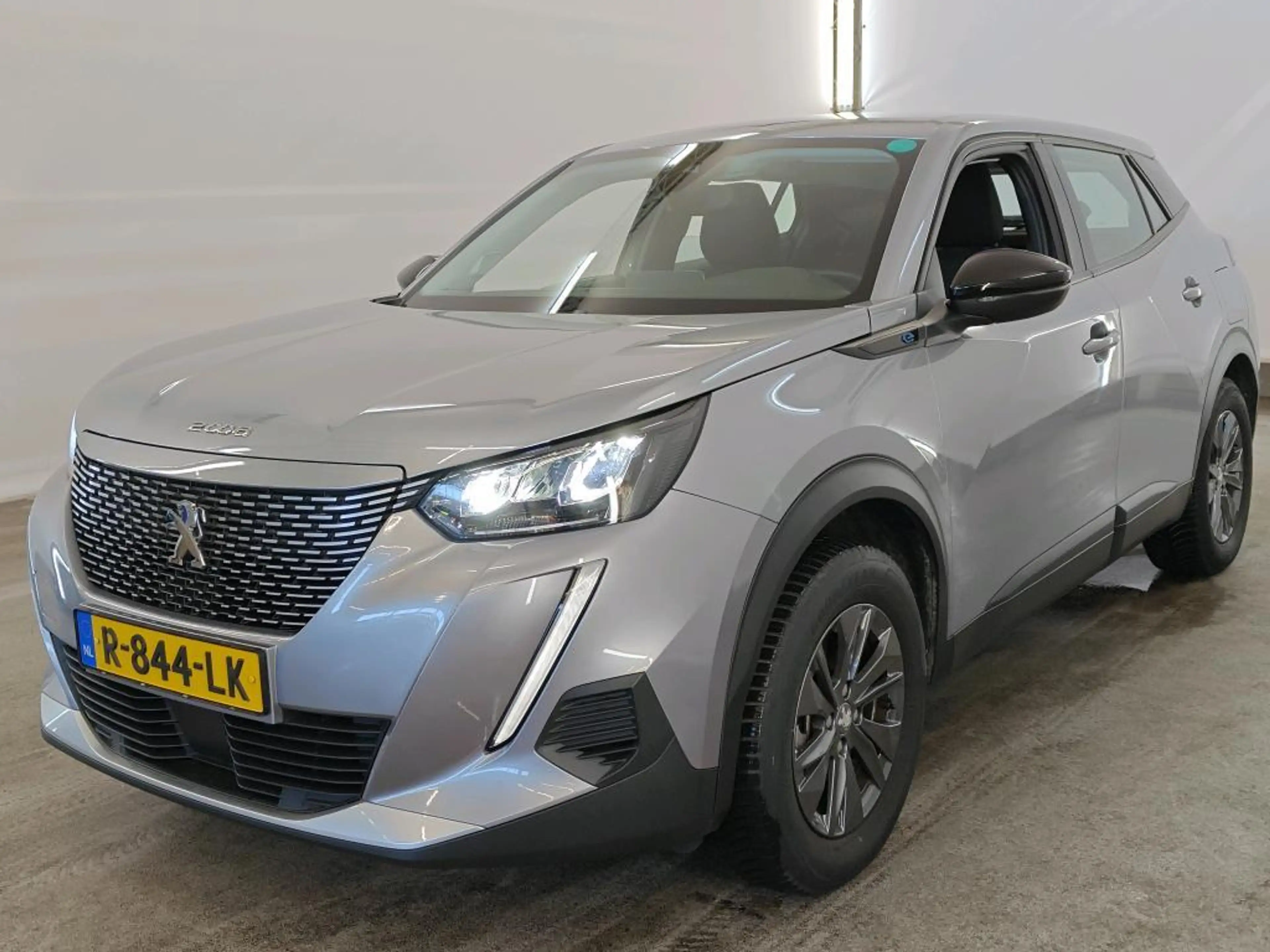 Peugeot e-2008 EV ACTIVE PACK 50 kWh (91% SOH) I AUTOMAAT I APPLE