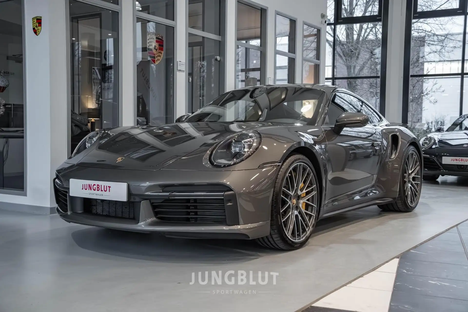 포르쉐 911 Turbo S Coupe 2024 건메탈 사진 6