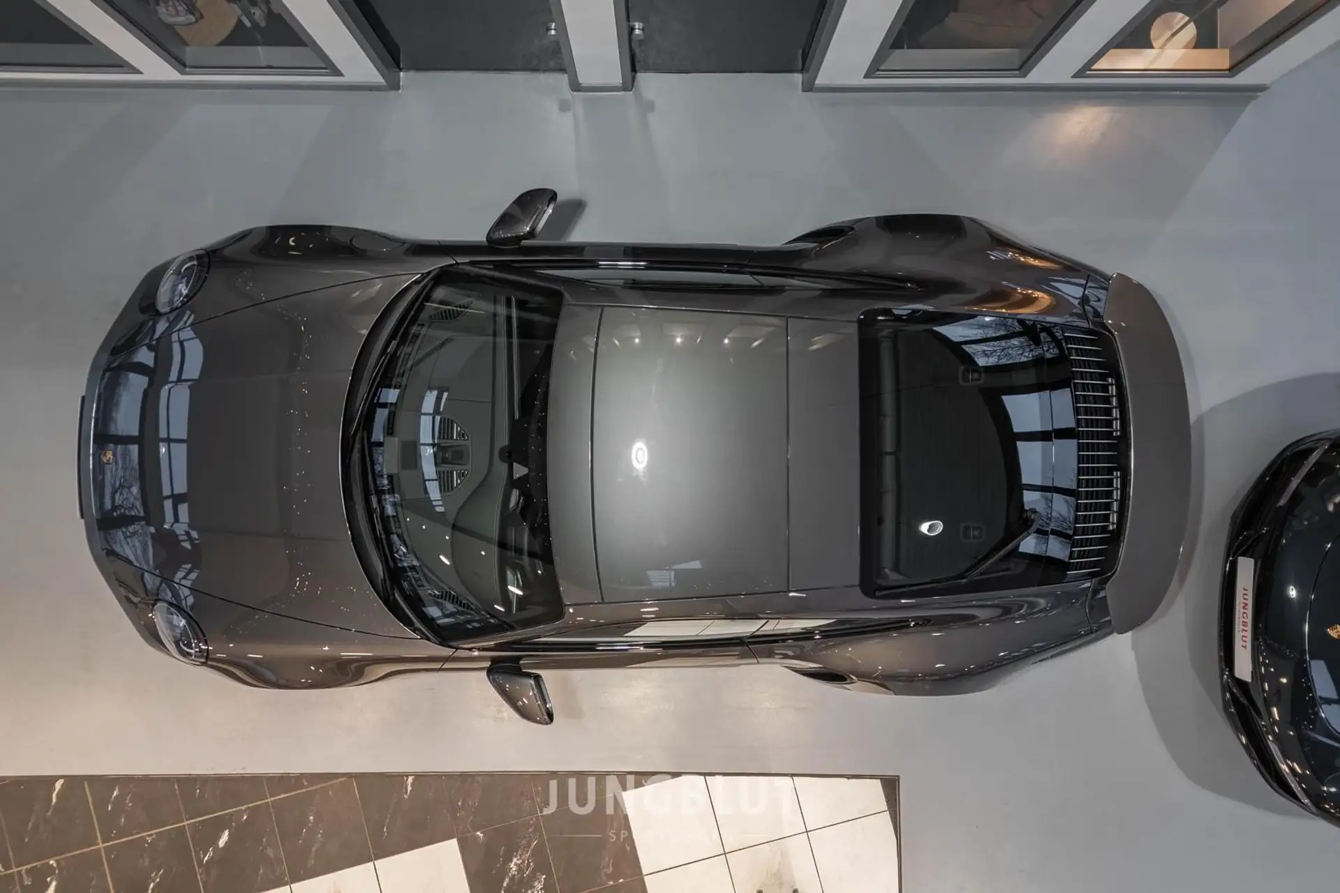 포르쉐 911 Turbo S Coupe 2024 건메탈 사진 2