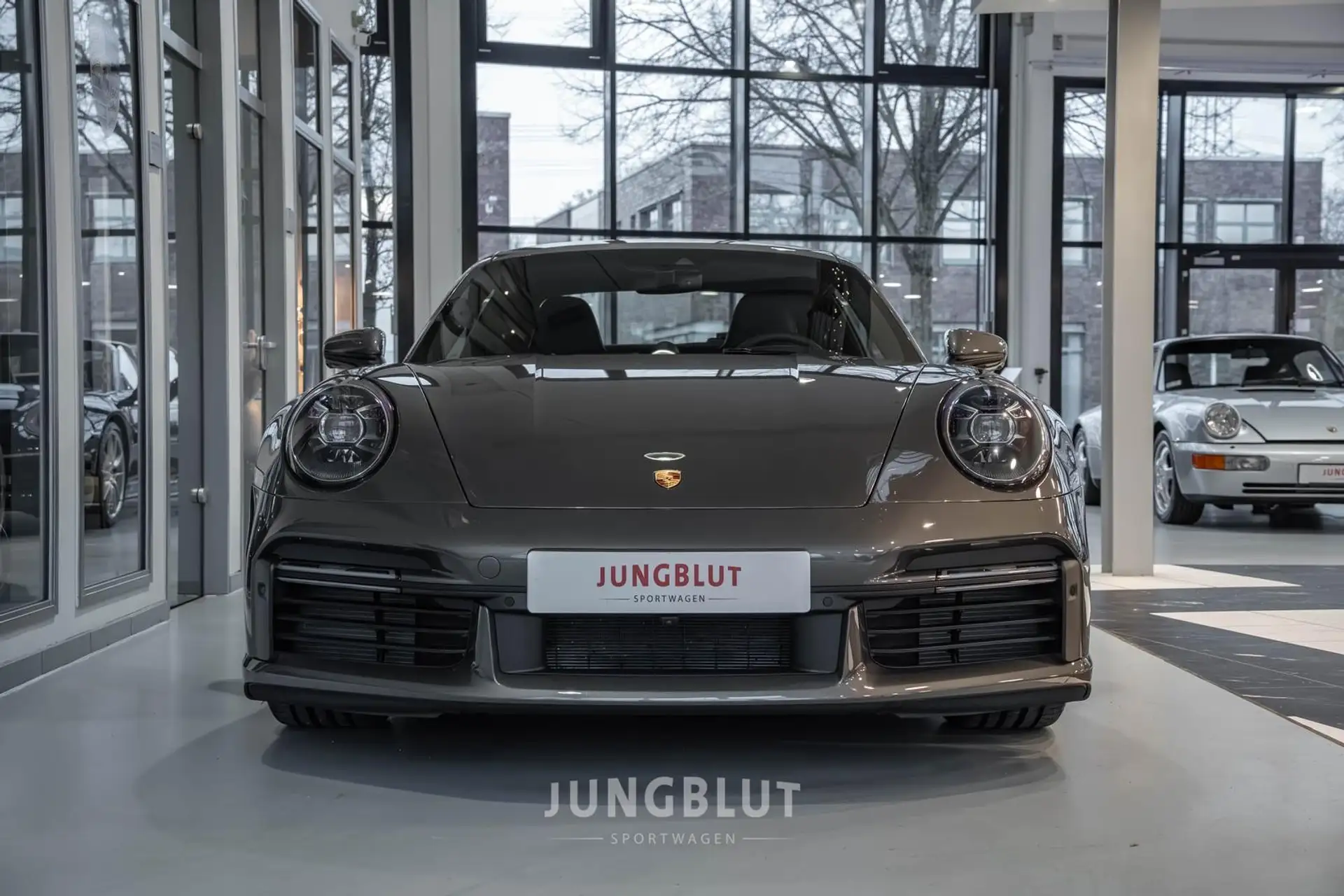 포르쉐 911 Turbo S Coupe 2024 건메탈 사진 7