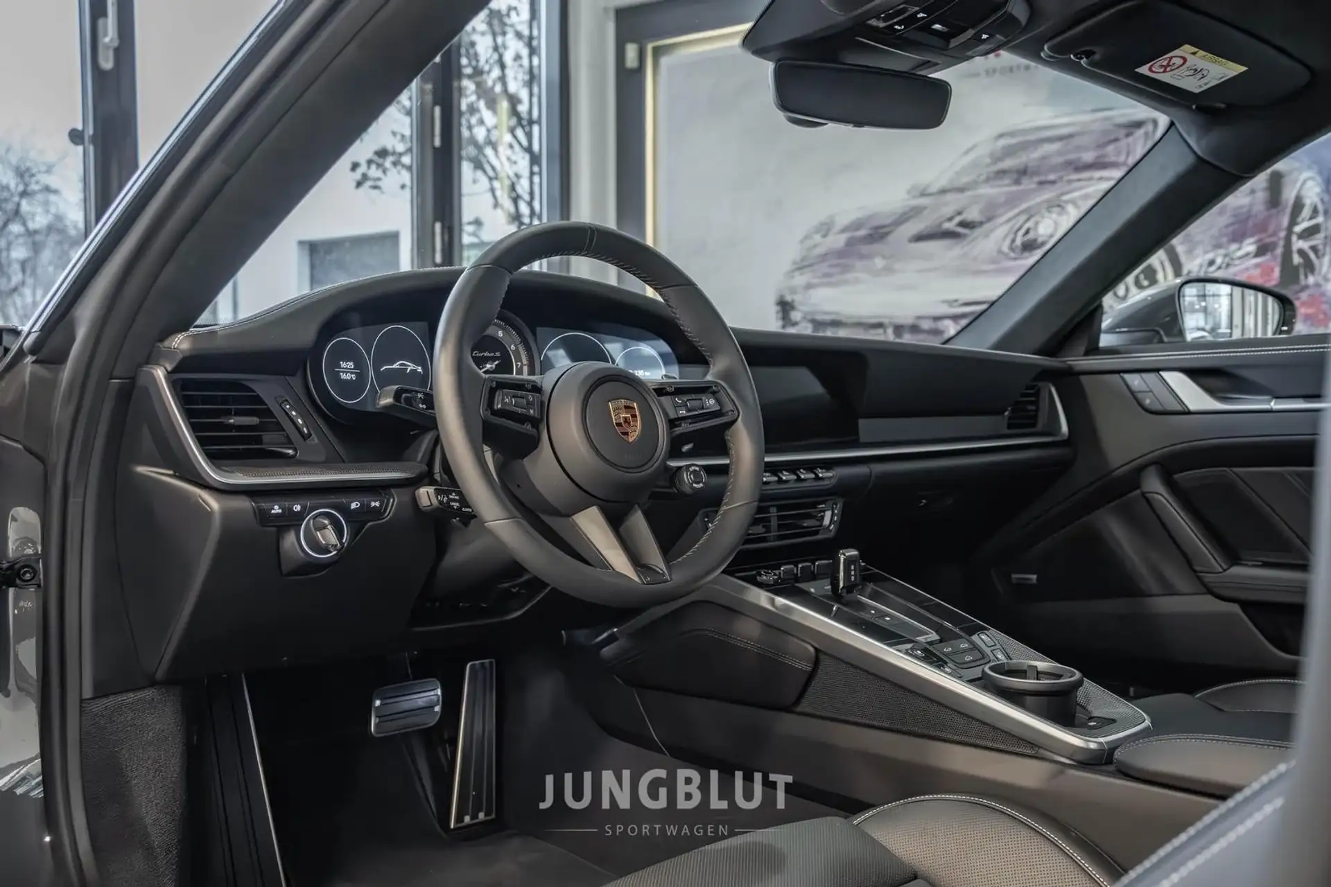 포르쉐 911 Turbo S Coupe 2024 건메탈 사진 8