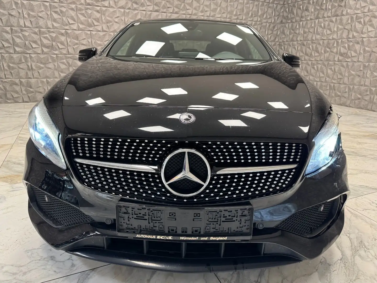 Mercedes-Benz A 180 AMG-Sport *Teilleder-Navi-Led** 85.674km * Schwarz - 2