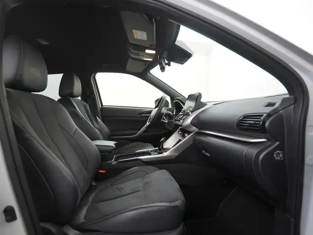 Mitsubishi Eclipse Cross view 3