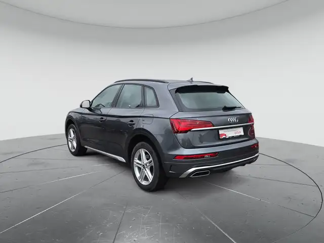 Audi Q5 view 3