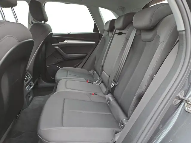 Audi Q5 view 10