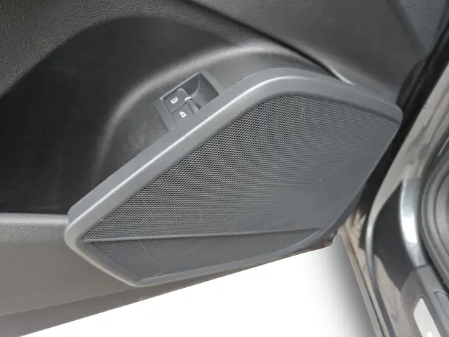 Audi Q5 view 11