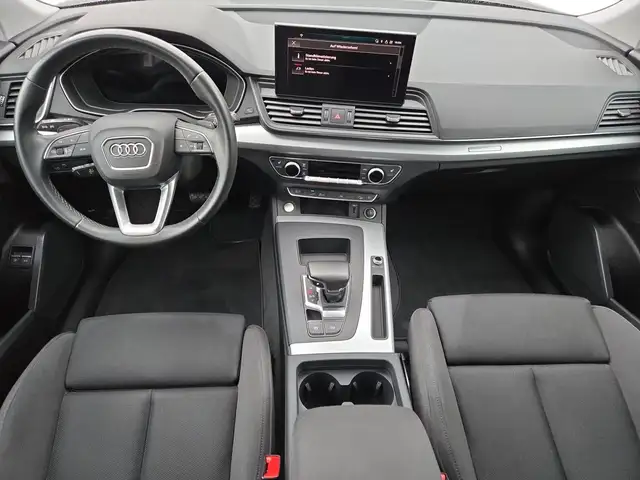 Audi Q5 view 8