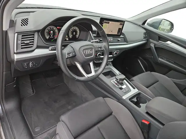 Audi Q5 view 4