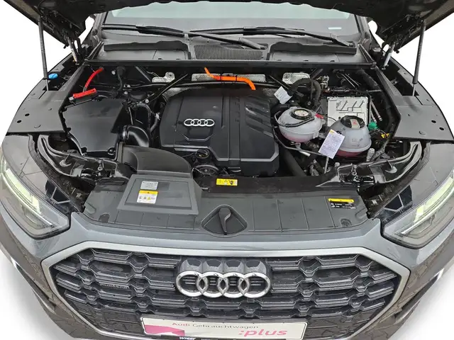 Audi Q5 view 12