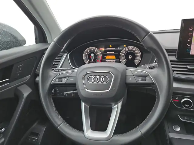 Audi Q5 view 13