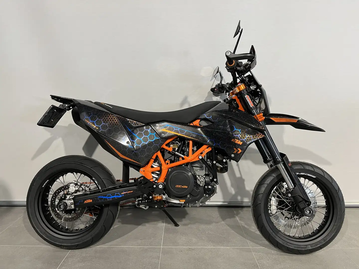 KTM 690 SMC R Zwart - 1