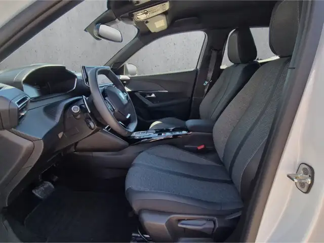 Peugeot 2008 view 9
