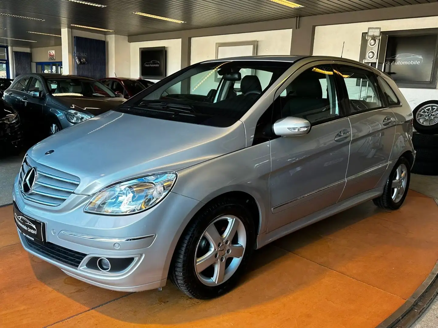 Mercedes-Benz B 170 81-TKM/AUTOMATIK/NAVI/SHZ/PDC Серебристый - 1