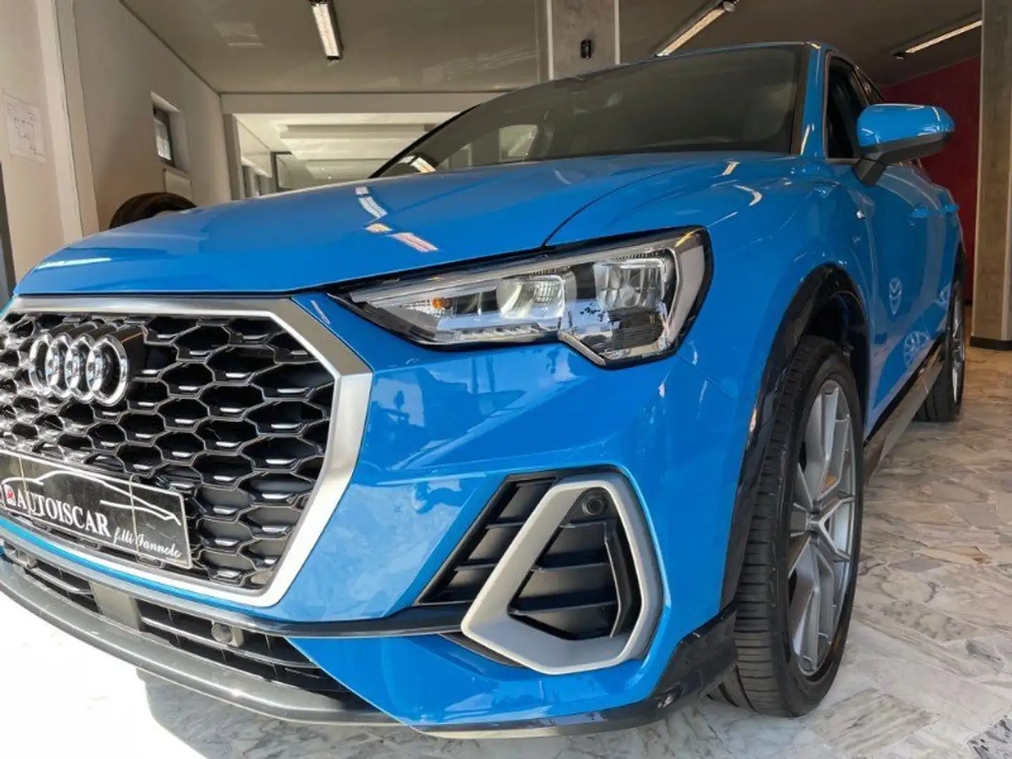 Audi Q3 40 TFSI quattro S tronic S line edition Bleu - 2