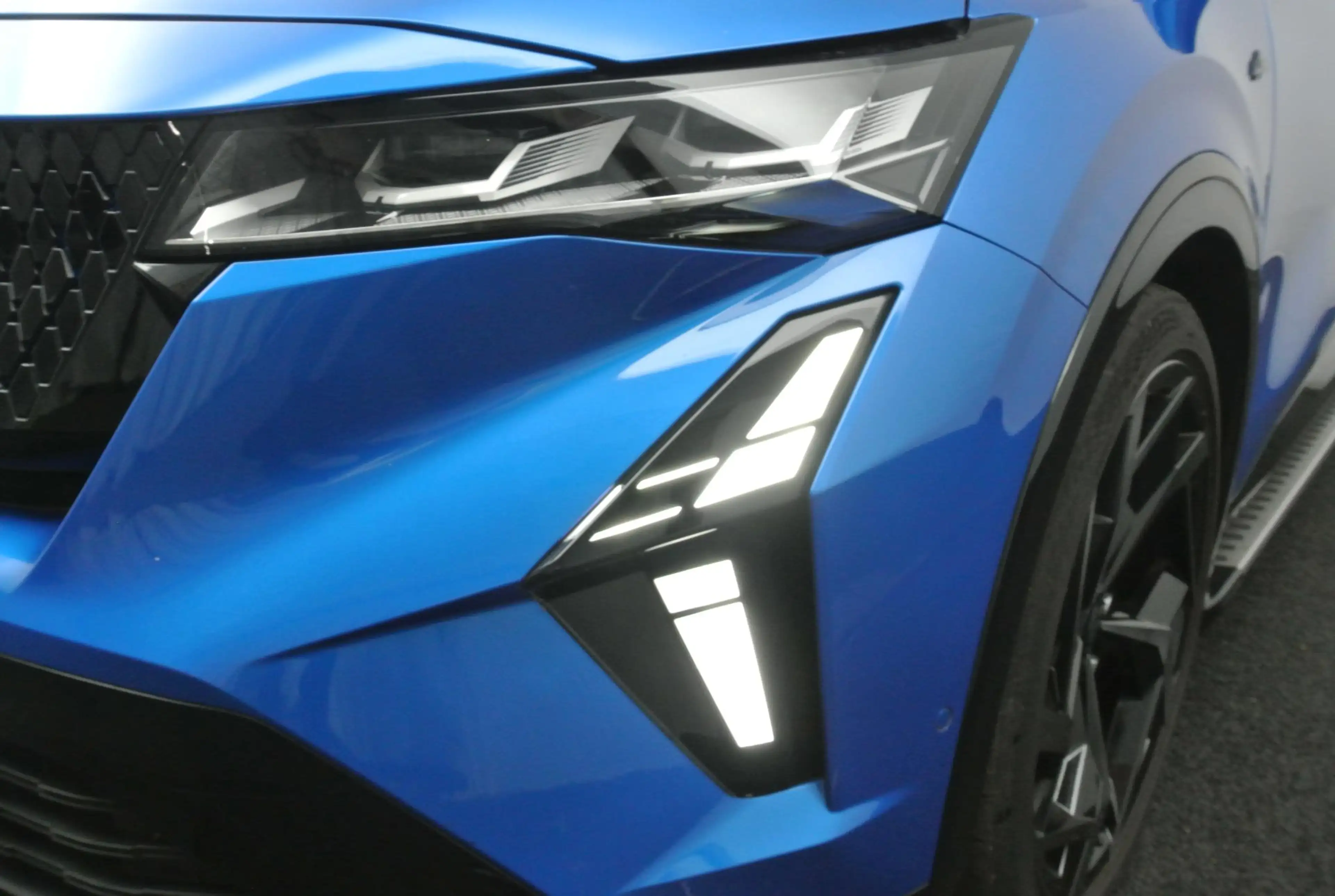 Renault Rafale 1.2 E-Tech 4x4 plug-in hybrid 300 atelier Alpine | — photo 47