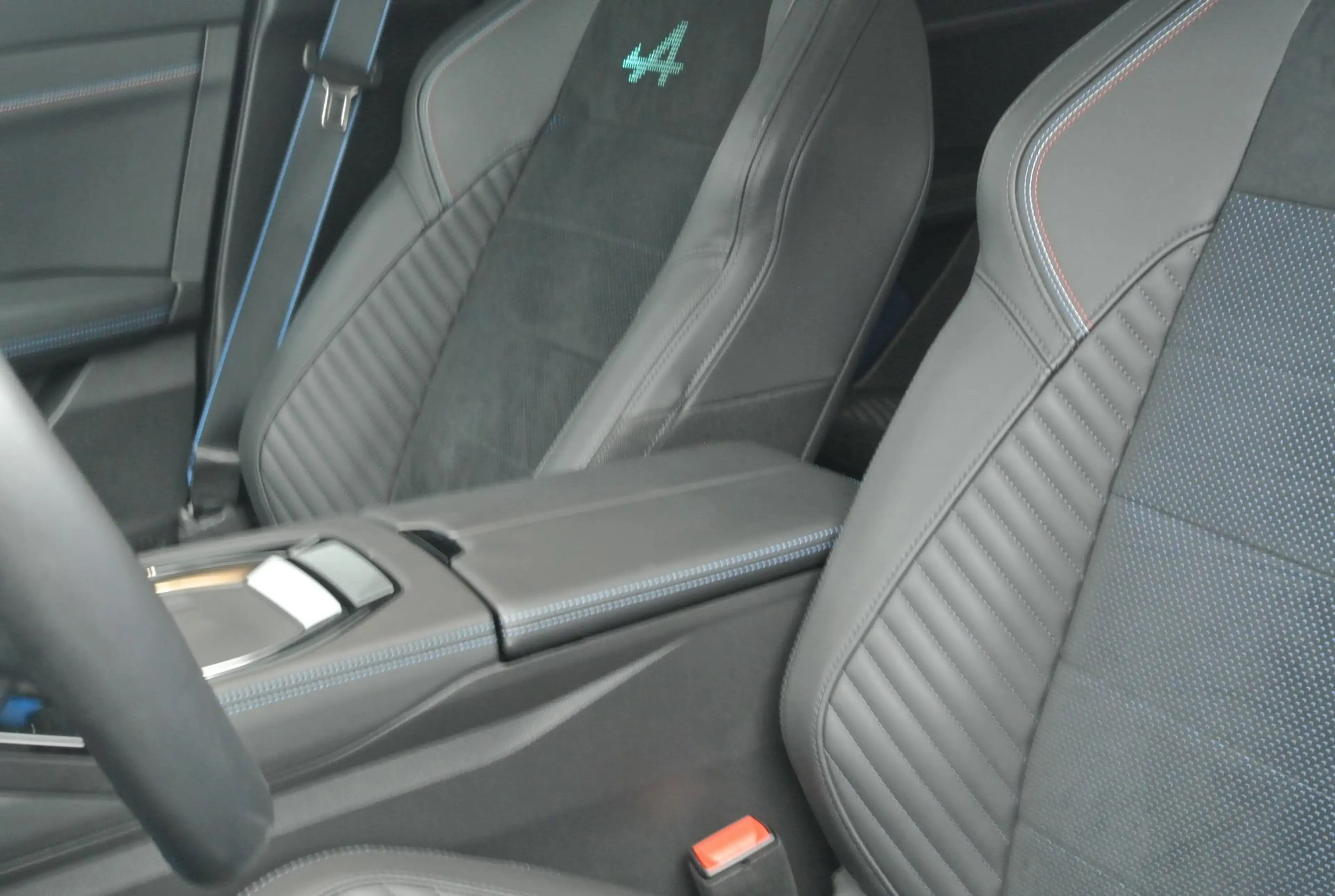 Renault Rafale 1.2 E-Tech 4x4 plug-in hybrid 300 atelier Alpine | — photo 8