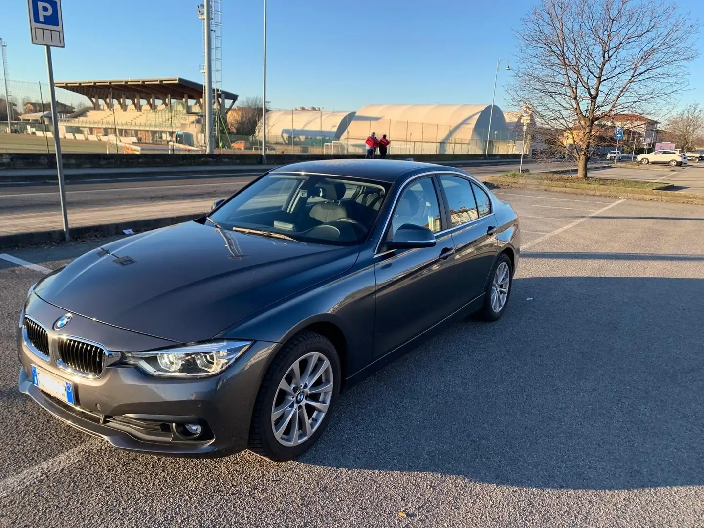 BMW 318 Serie 3 F30 2015 Berlina 318d Sport auto Gri - 1