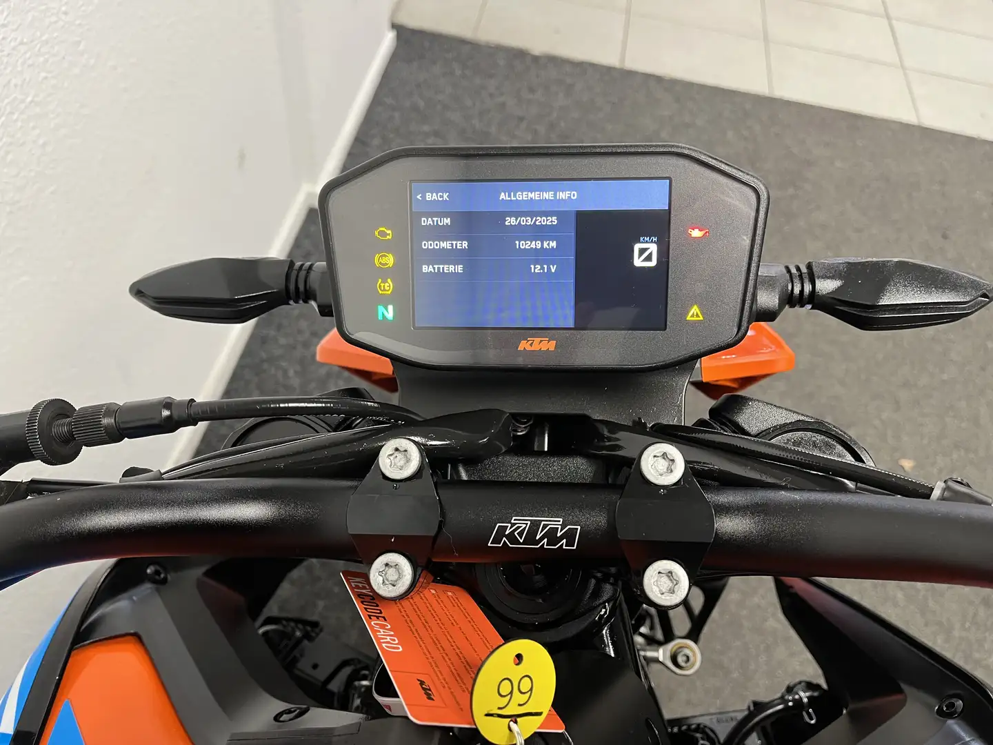 KTM 890 Duke Orange - 2