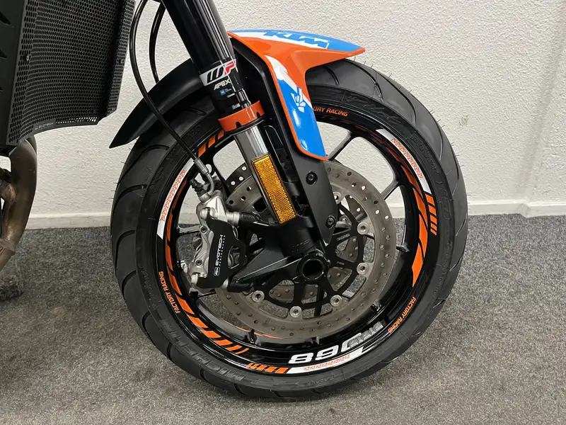 KTM 890 Duke - foto 6