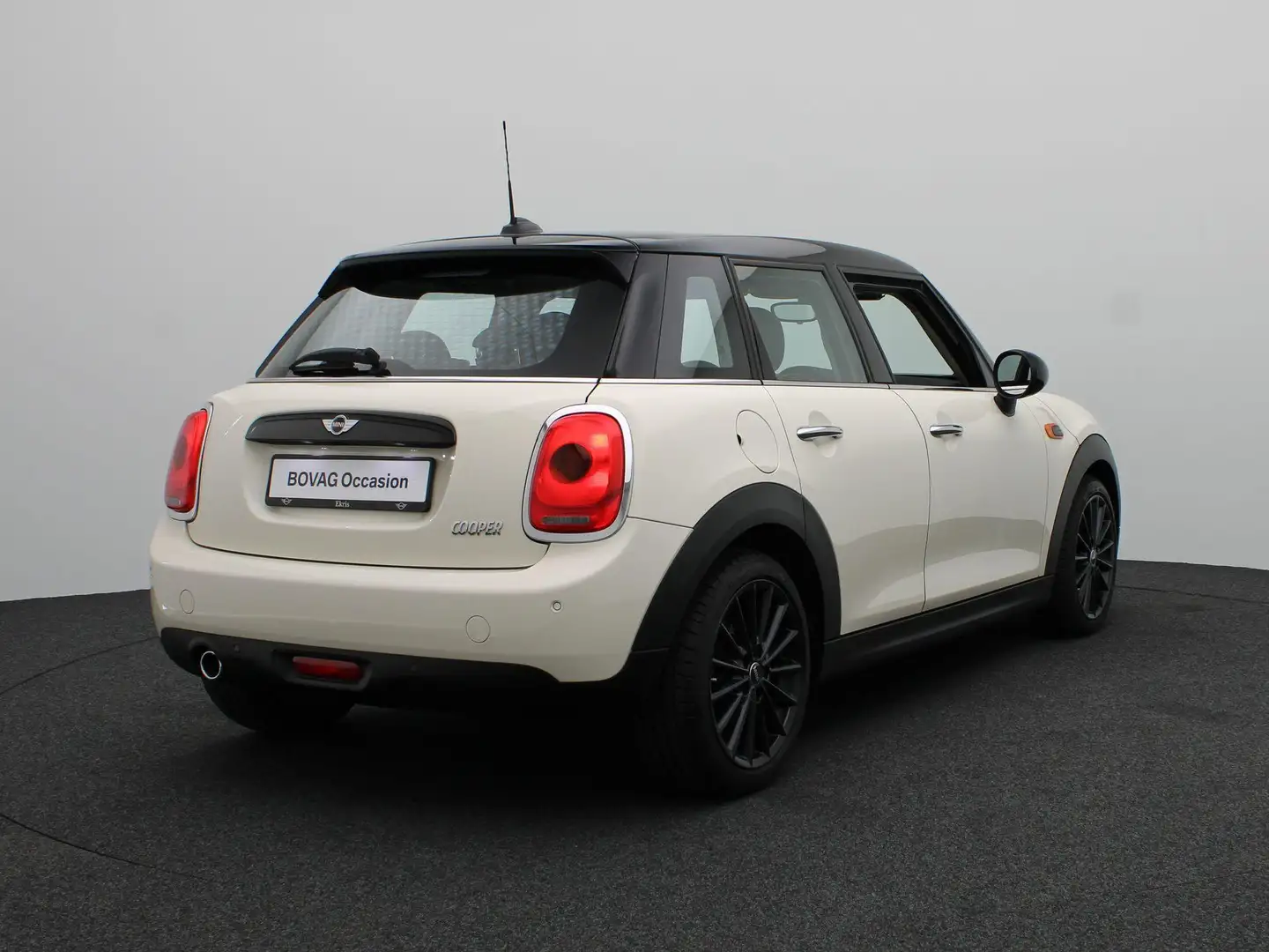 MINI Cooper 5-Deurs Pepper + PDC + Airconditioning + 17'' Fehér - 2