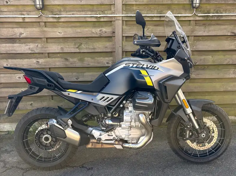 Moto Guzzi Stelvio