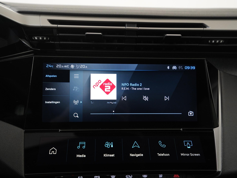 Peugeot 408 1.2 Hybrid 145 e-DCS6 Allure | Head-up display | C — photo 13