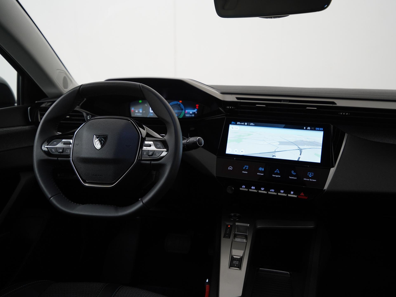 Peugeot 408 1.2 Hybrid 145 e-DCS6 Allure | Head-up display | C — photo 5