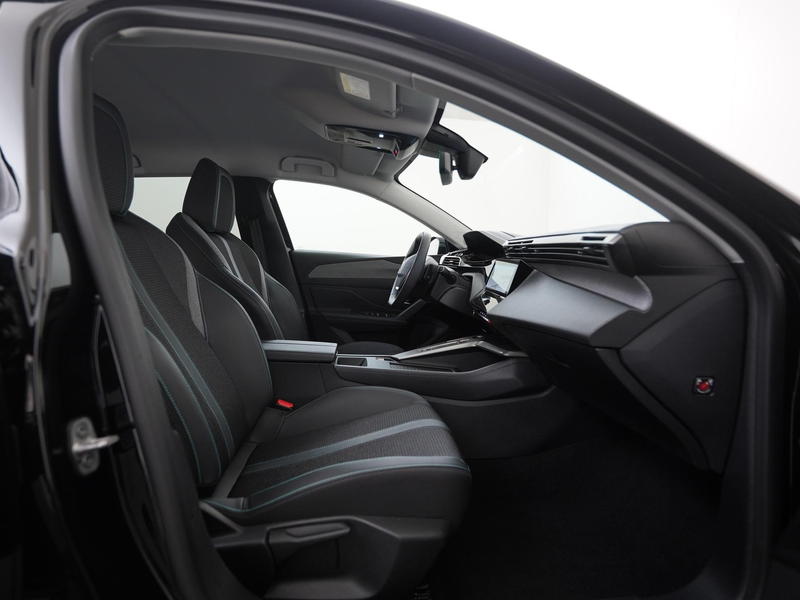 Peugeot 408 1.2 Hybrid 145 e-DCS6 Allure | Head-up display | C — photo 3