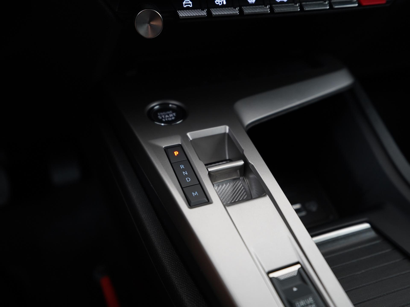 Peugeot 408 1.2 Hybrid 145 e-DCS6 Allure | Head-up display | C — photo 10